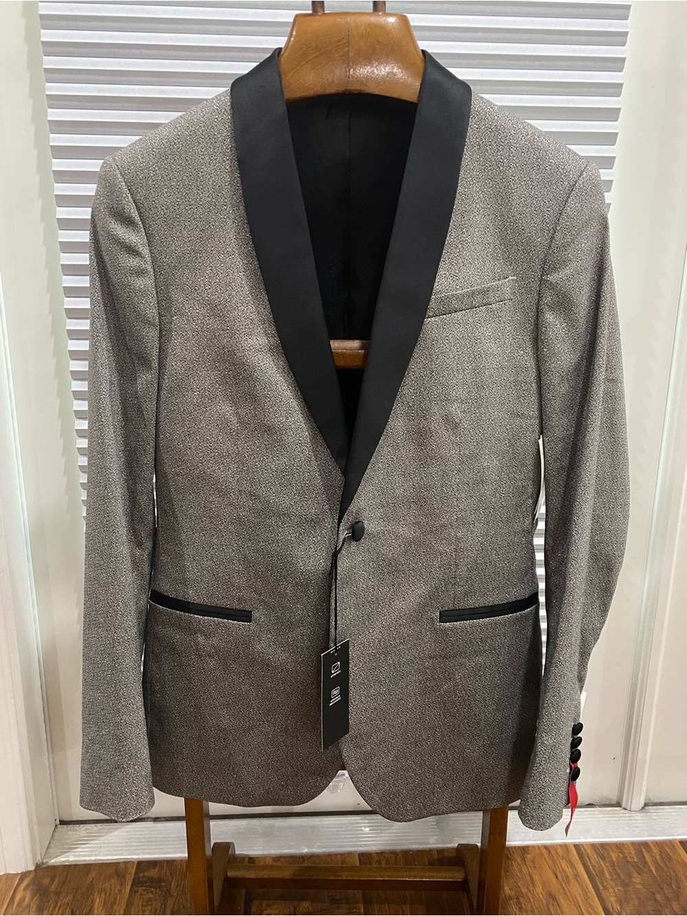 jf j.ferrar Gray Textured Blazer with Black Satin Shawl Collar
